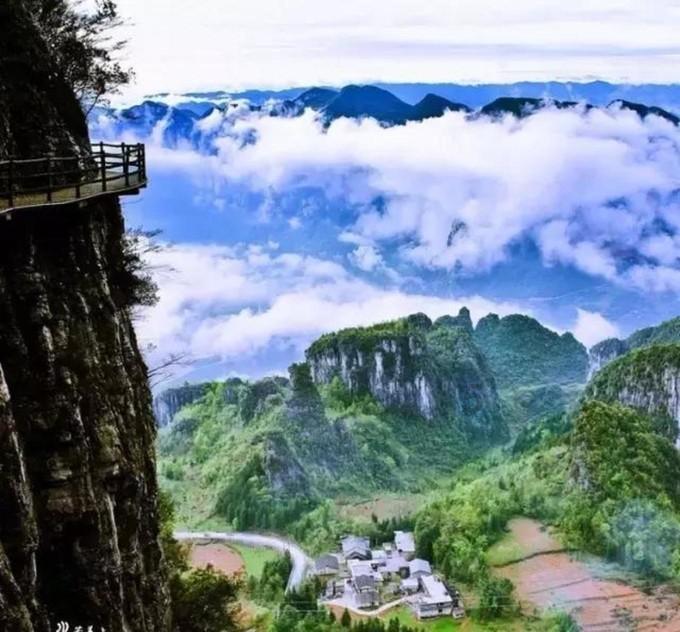 救援受困山洞的男子